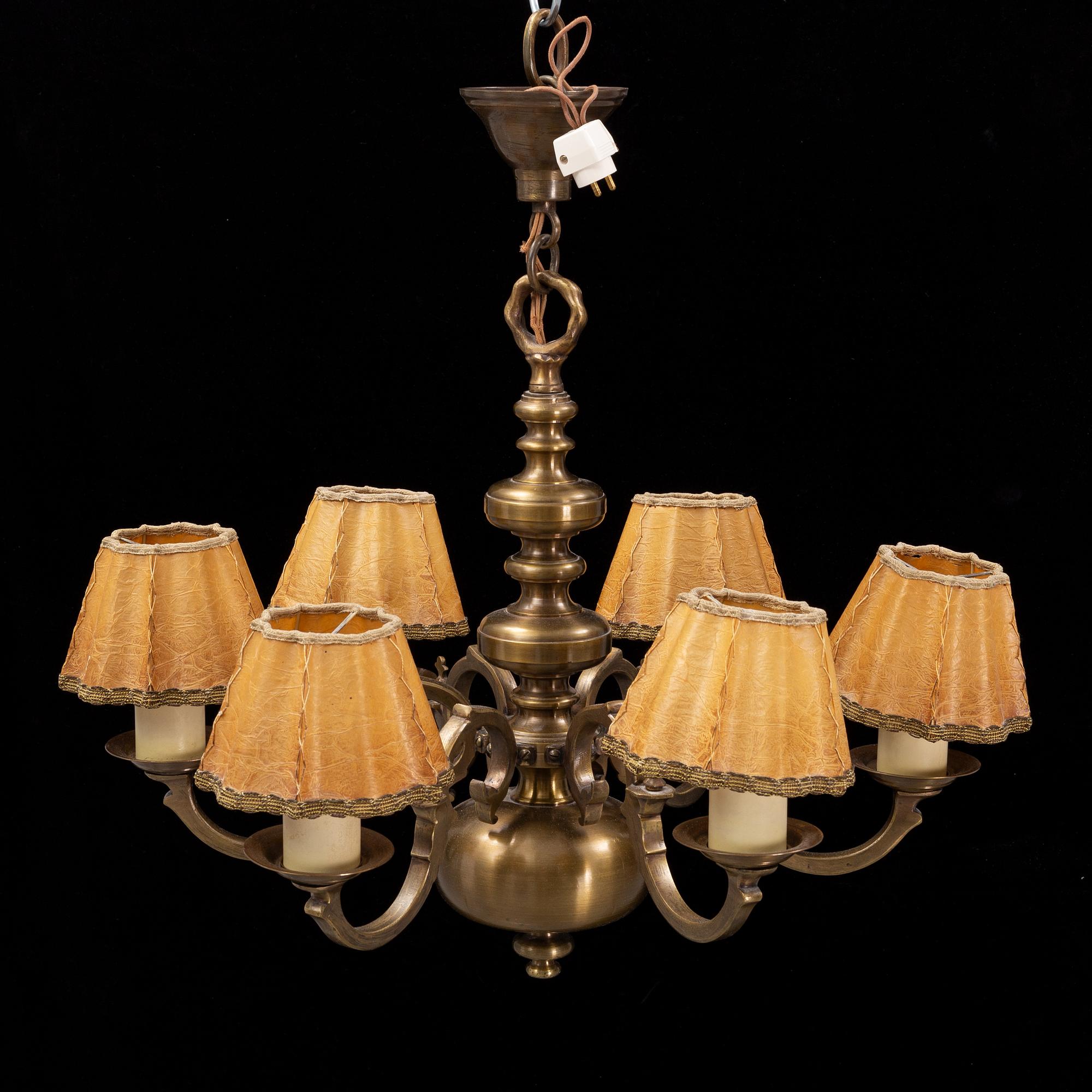 Taklampa, s.k. malmkrona, barockstil, 1900-talets första hälft.