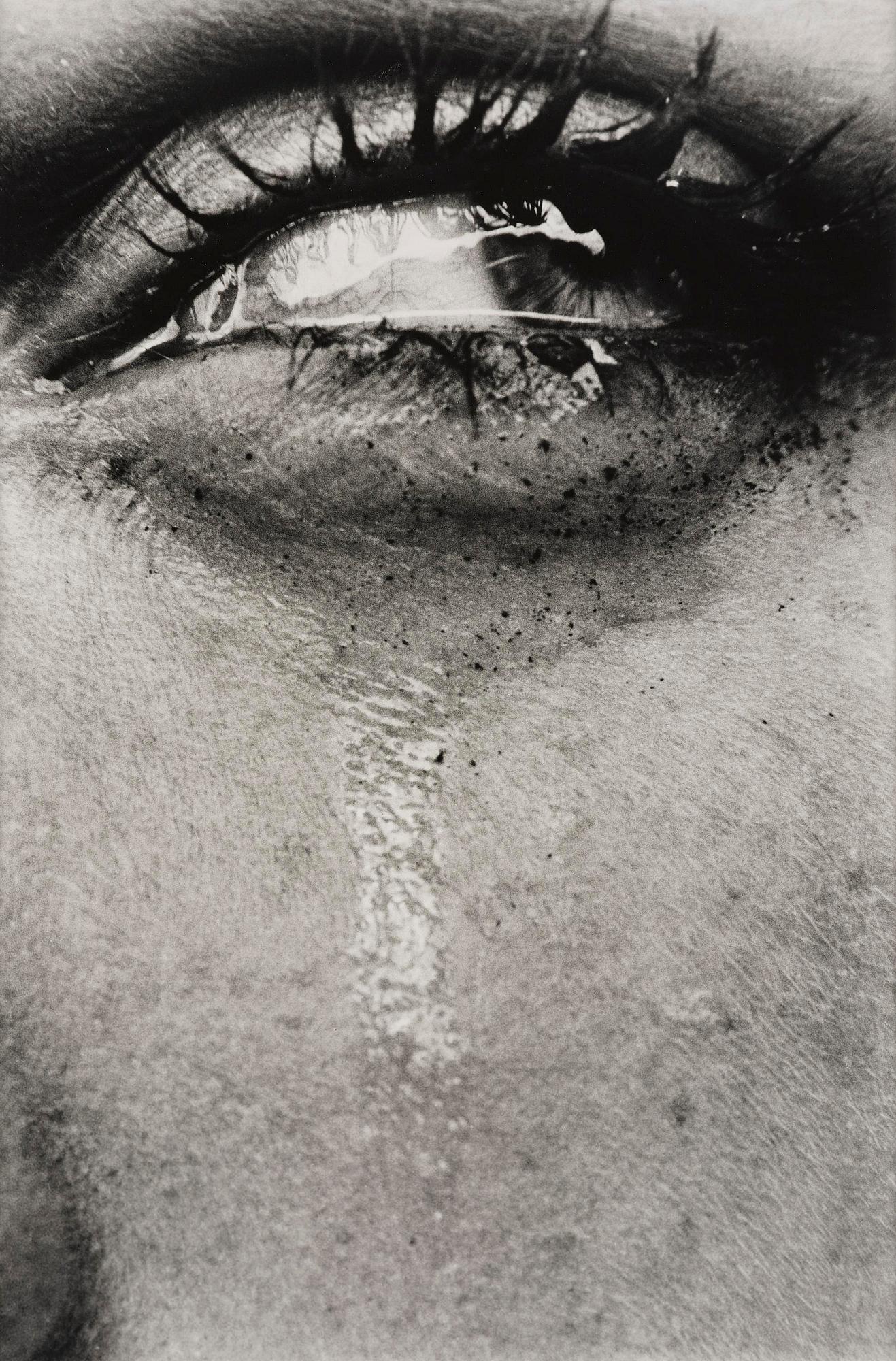 Helmut Newton, "Simonetta's Eye", 1982.