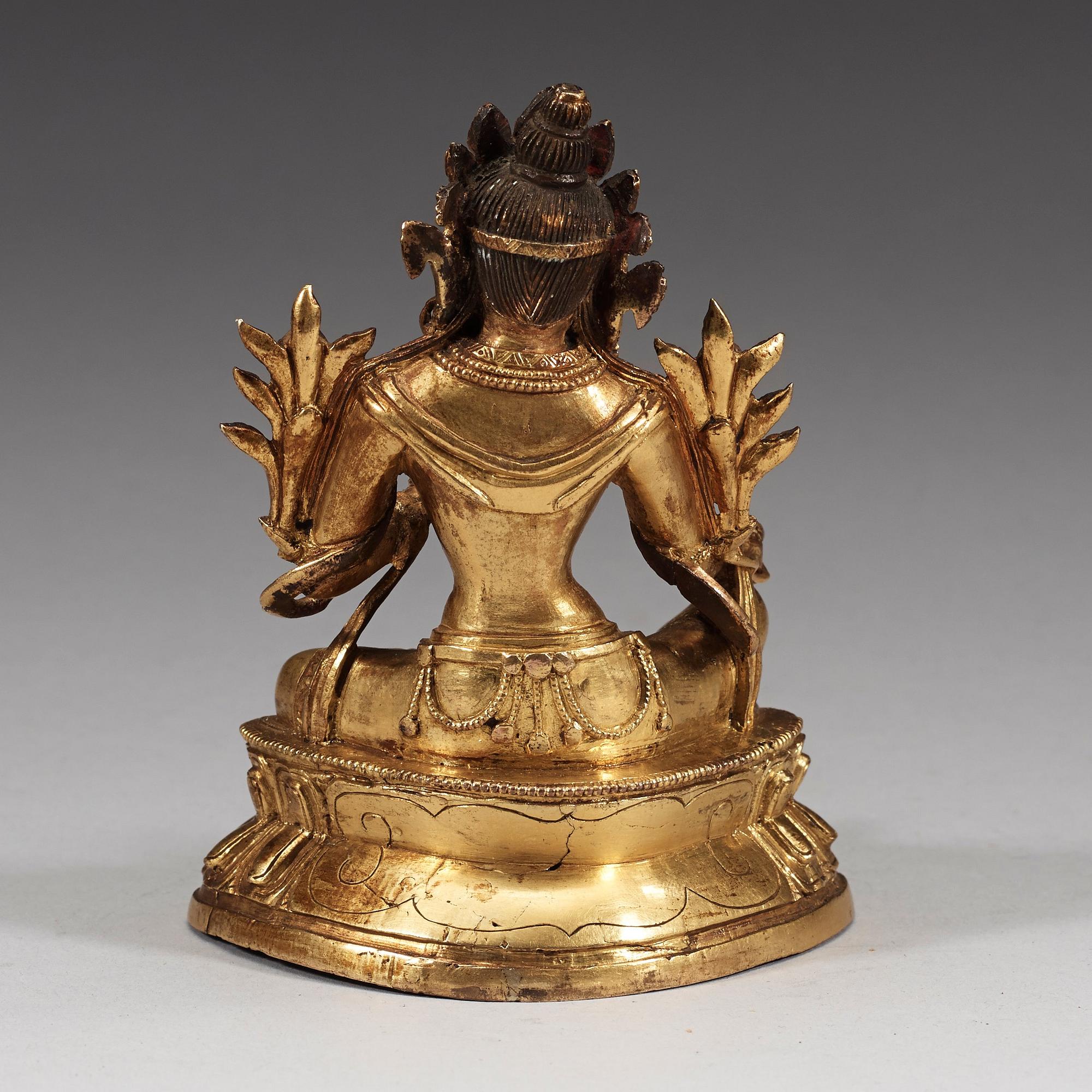 GRÖN TARA, förgylld brons. Sittande på dubbel lotustron, Sinotibetansk, 1700-tal.