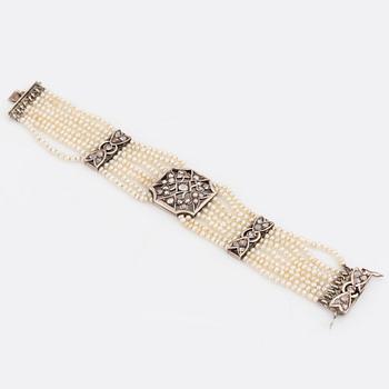 Seed pearl and rose cut diamond bracelet.