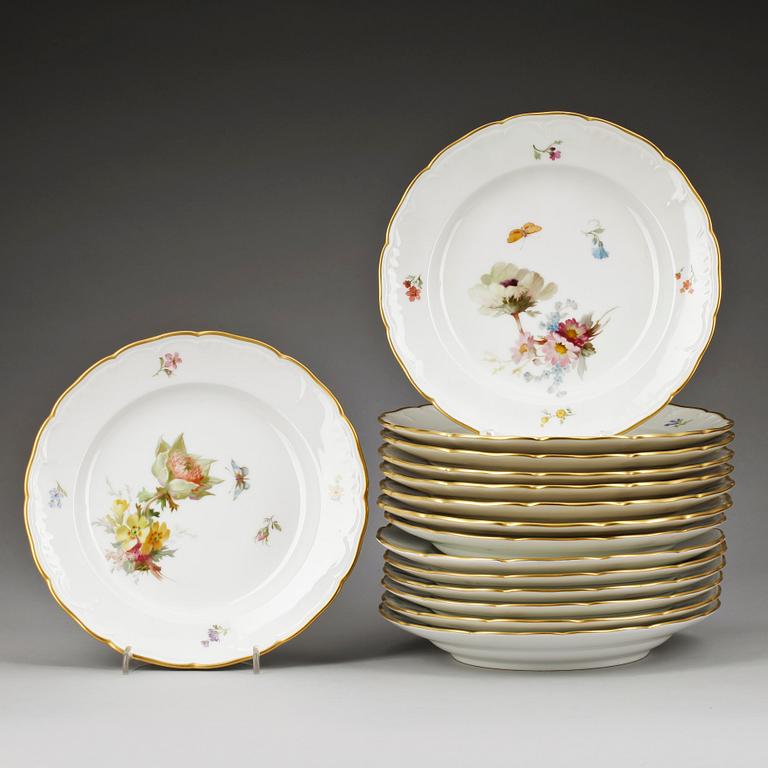 ASSIETTER, 35 stycken, porslin. Berlin KPM, 1900-talets första hälft.