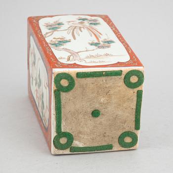 A Japanese porcelain vase, Meiji-period (1868-1912).