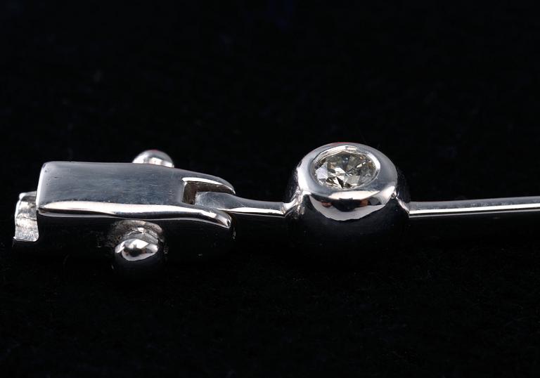 RANNERENGAS, briljanttihiottuja timantteja n. 0.90 ct. 18K valkokultaa. Pituus 18,5 cm. Paino 19 g.