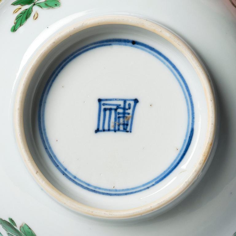 Skål, porslin. Qingdynastin, Kangxi (1662-1722).