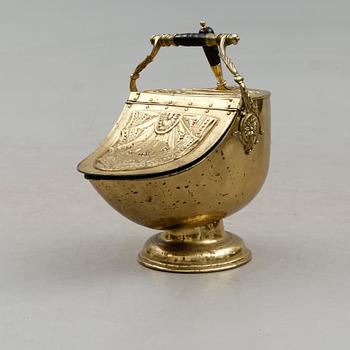 KOLBOX, mässing, England, omkring år 1900.