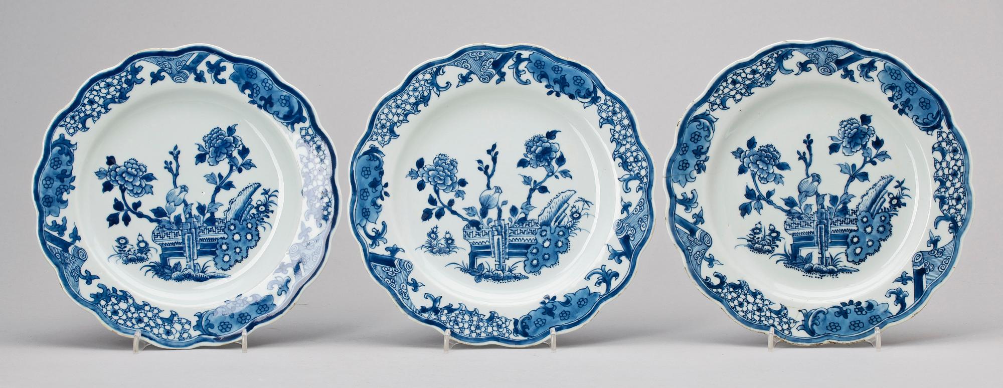 TALLRIKAR, 3 st, porslin, Kina, Qianlong, 1700-tal.