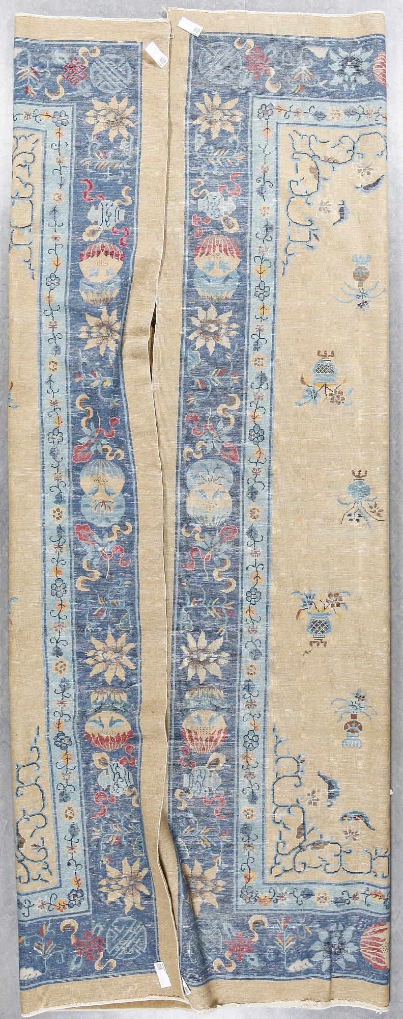 MATTA, semiantik/old, Kina, ca 384x304 cm.