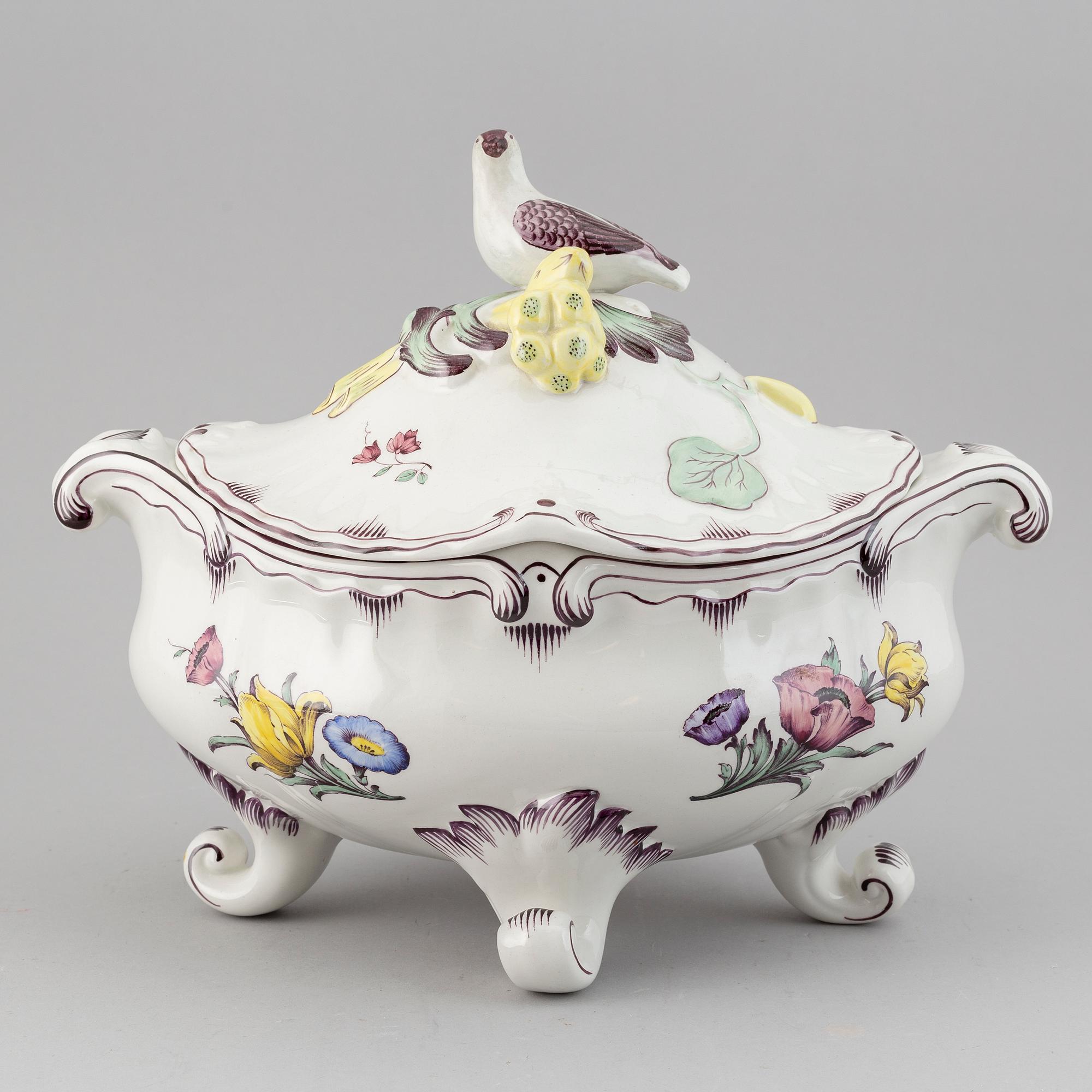 RÖRSTRAND, a creamware tureen with cover "Rörstrandia", mid 20th century.