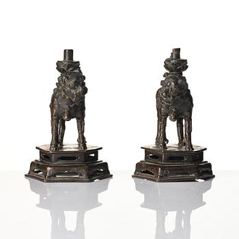 Rökelsehållare, ett par, brons. Yuan/Mingdynastin.