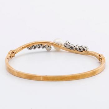 ELON ARENHILL BANGLE 18K gold and whitegold w 1 cultured pearl approx 7 mm and brilliant-cut diamonds approx 0,70 ct.