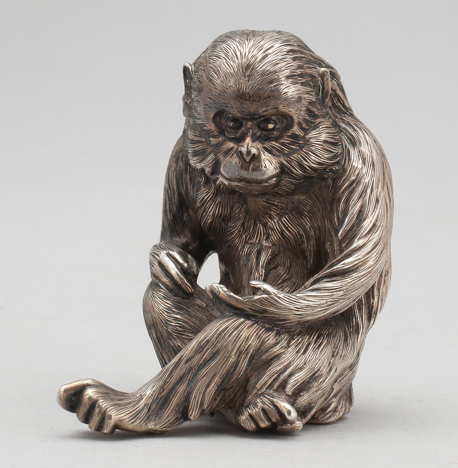 FIGURIN, silver, Kina, 1900-tal. Vikt ca 259 g.