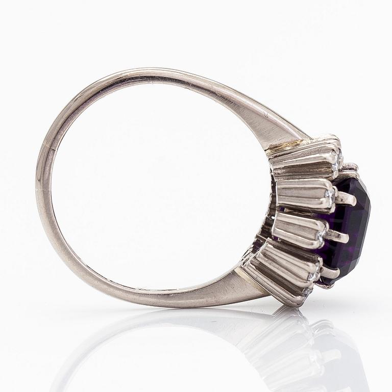 Ring, 18K white gold, with an amethyst and diamonds. Import marked A.Tillander, Helsinki 1972.