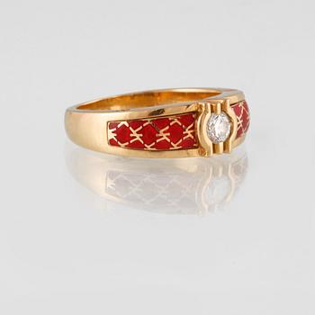 RING , 18K guld med briljantslipad diamant ca 0.23 ct samt röd emalj, utländska stämplar. Vikt 7,3 gram.