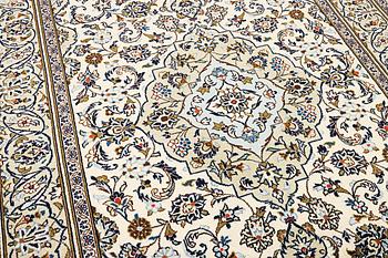 A Kashan carpet, a. 254 x 145 cm.