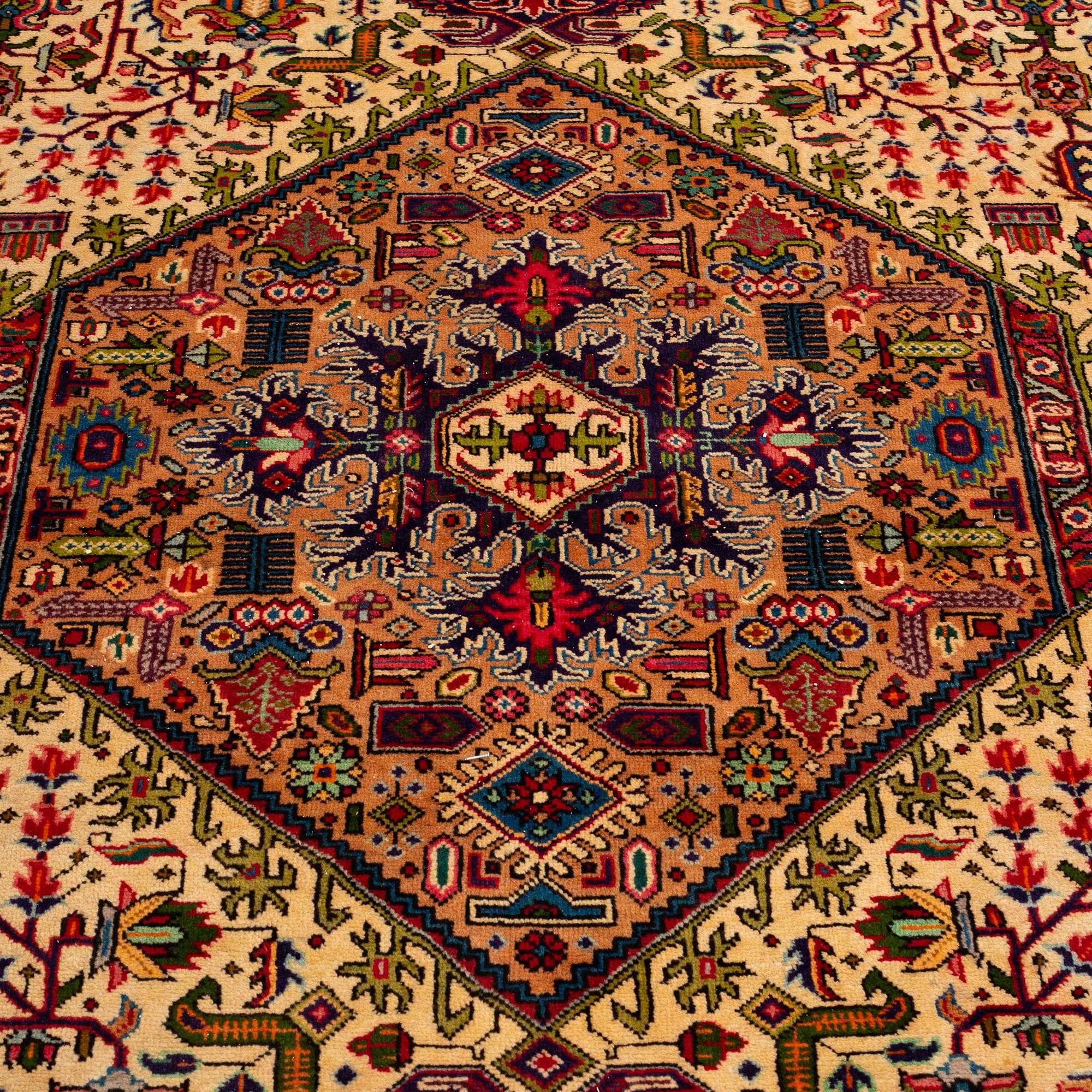 Matta, Täbris, 364 x 273 cm.