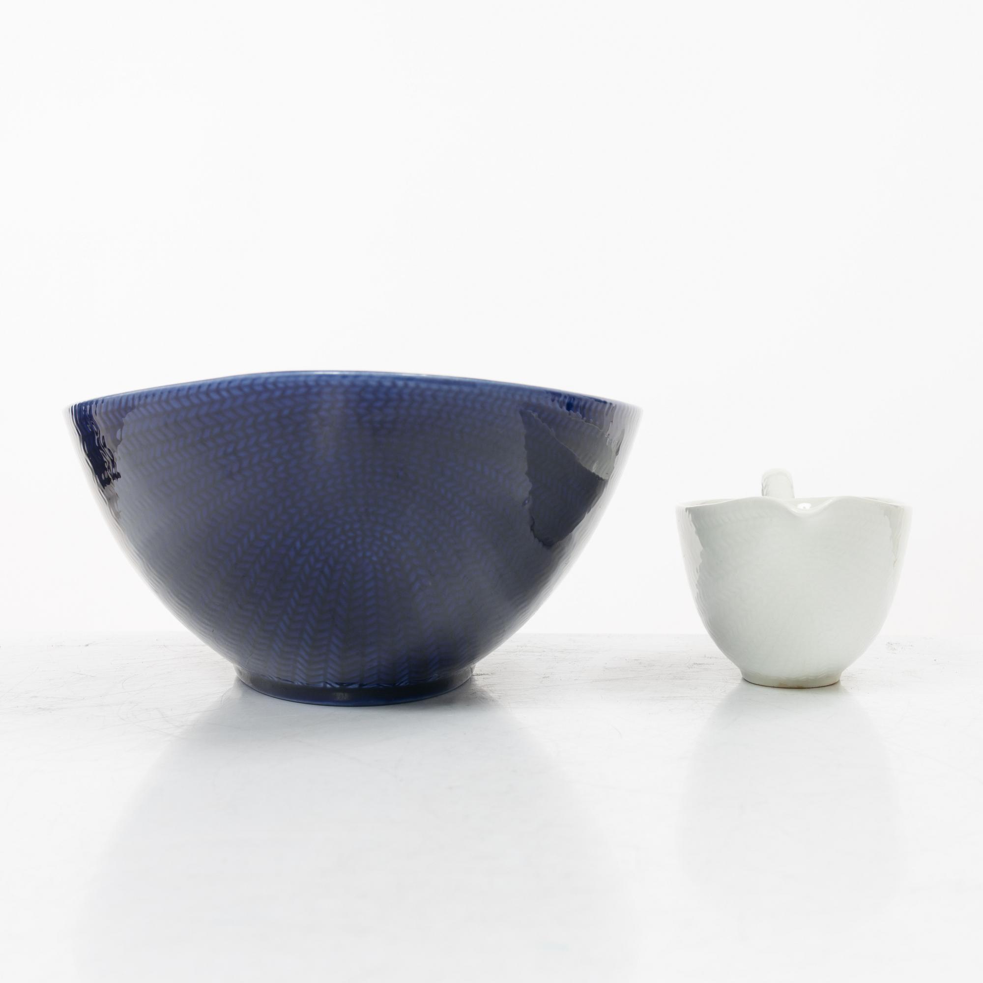 Hertha Bengtson, A 92-piece dinner service, 'Blå eld', Rörstrand, Sweden.