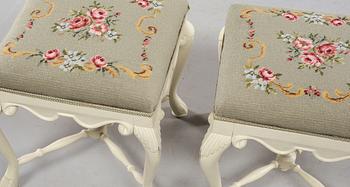 TABURETTER, ett par, senbarockstil, sent 1800-tal.