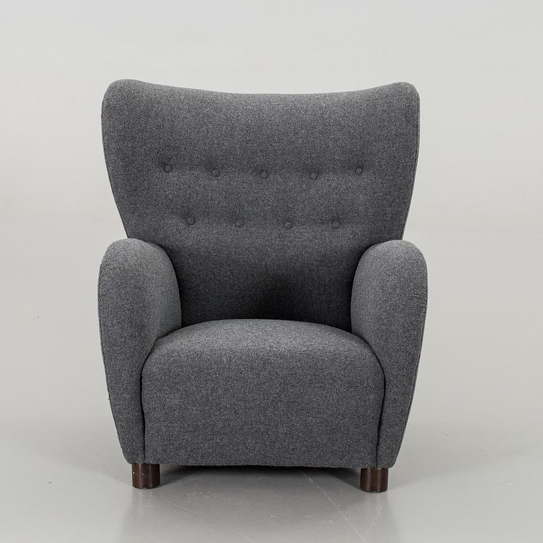 AN ARMCHAIR ATTRIBUTED TO FLEMMING LASSEN.