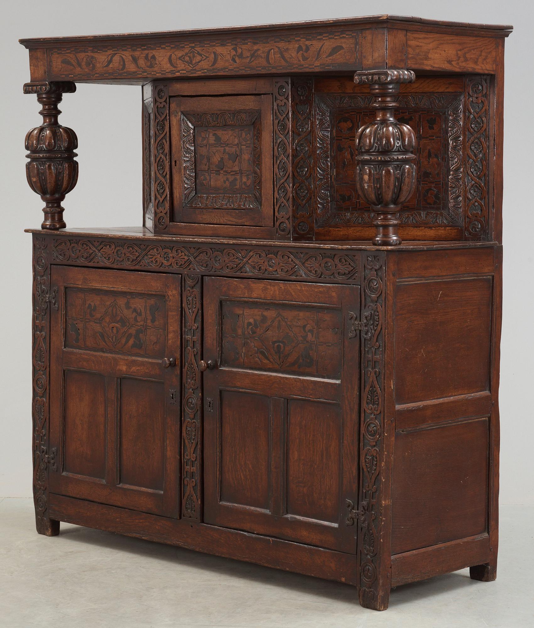 STOLPSKÄNK. England, 1600-tal.