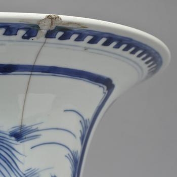 A blue and white vase, Qing dynasty, Kangxi (1662-1722).