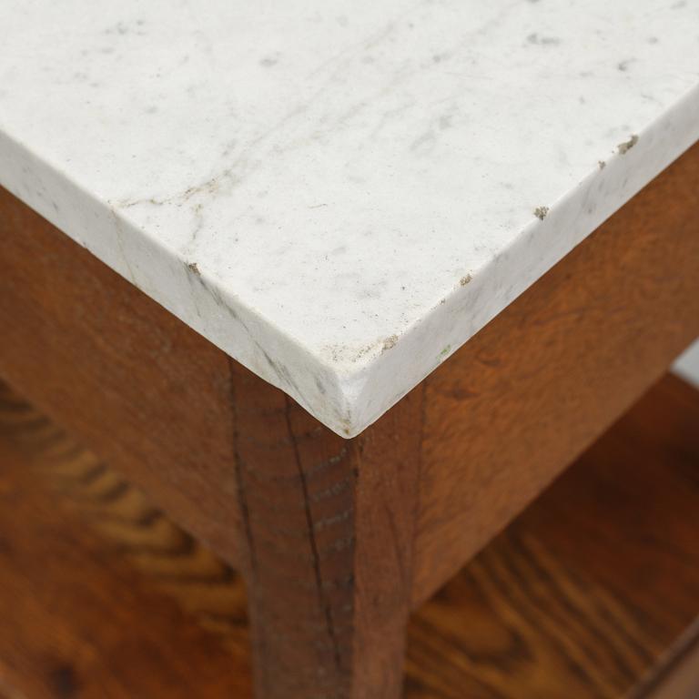 A pair od early 20th Century bedside tables.