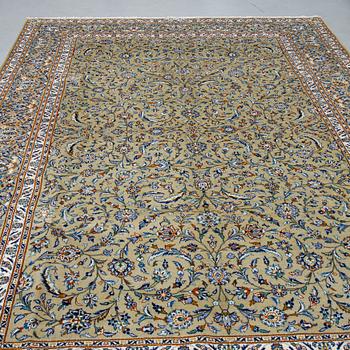 A carpet, Kashan signed, Janghair, ca 363 x 260 cm.