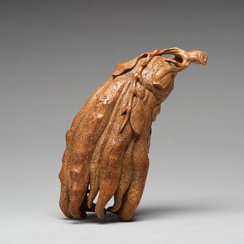 A bamboo carving of buddhas hand/a finger lemon, Qing dynasty (1644-1912).