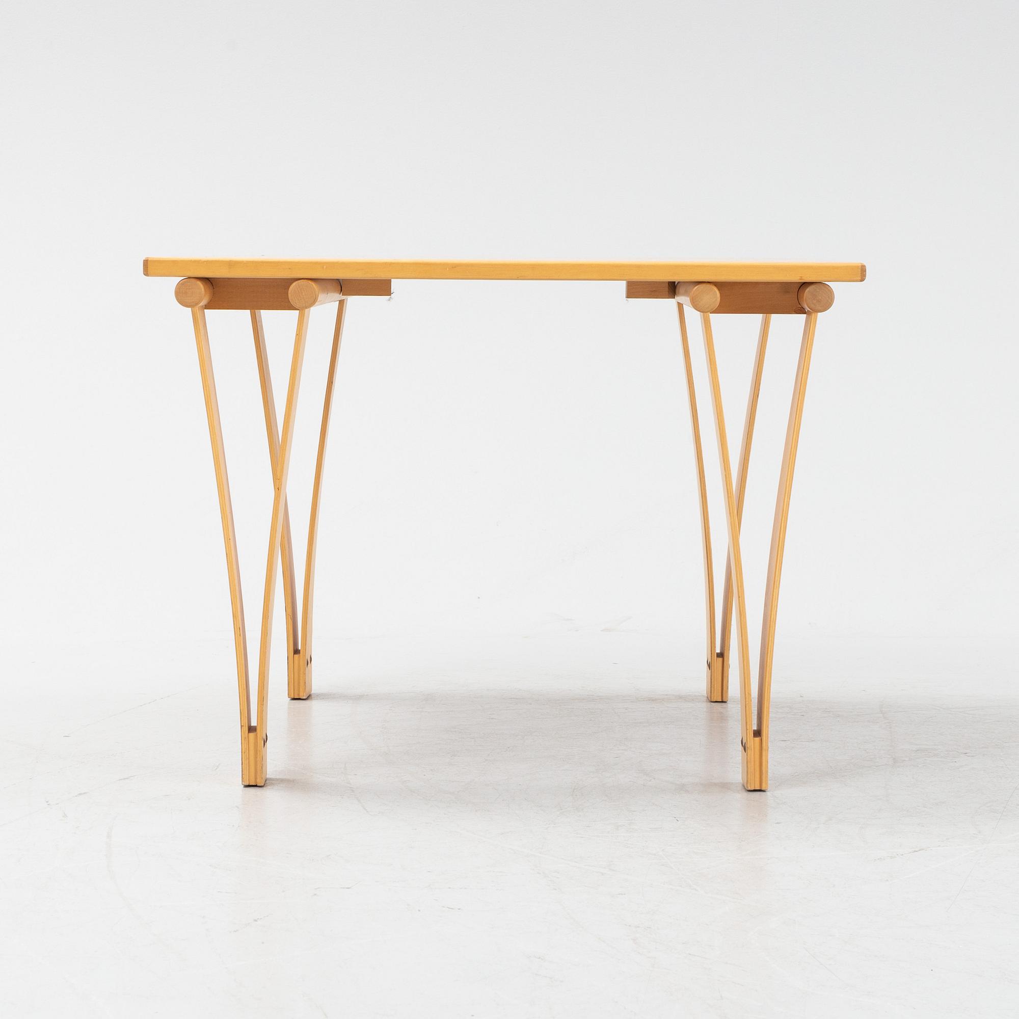 Soffbord/sidobord, masurbjörk, 1900-talets slut.