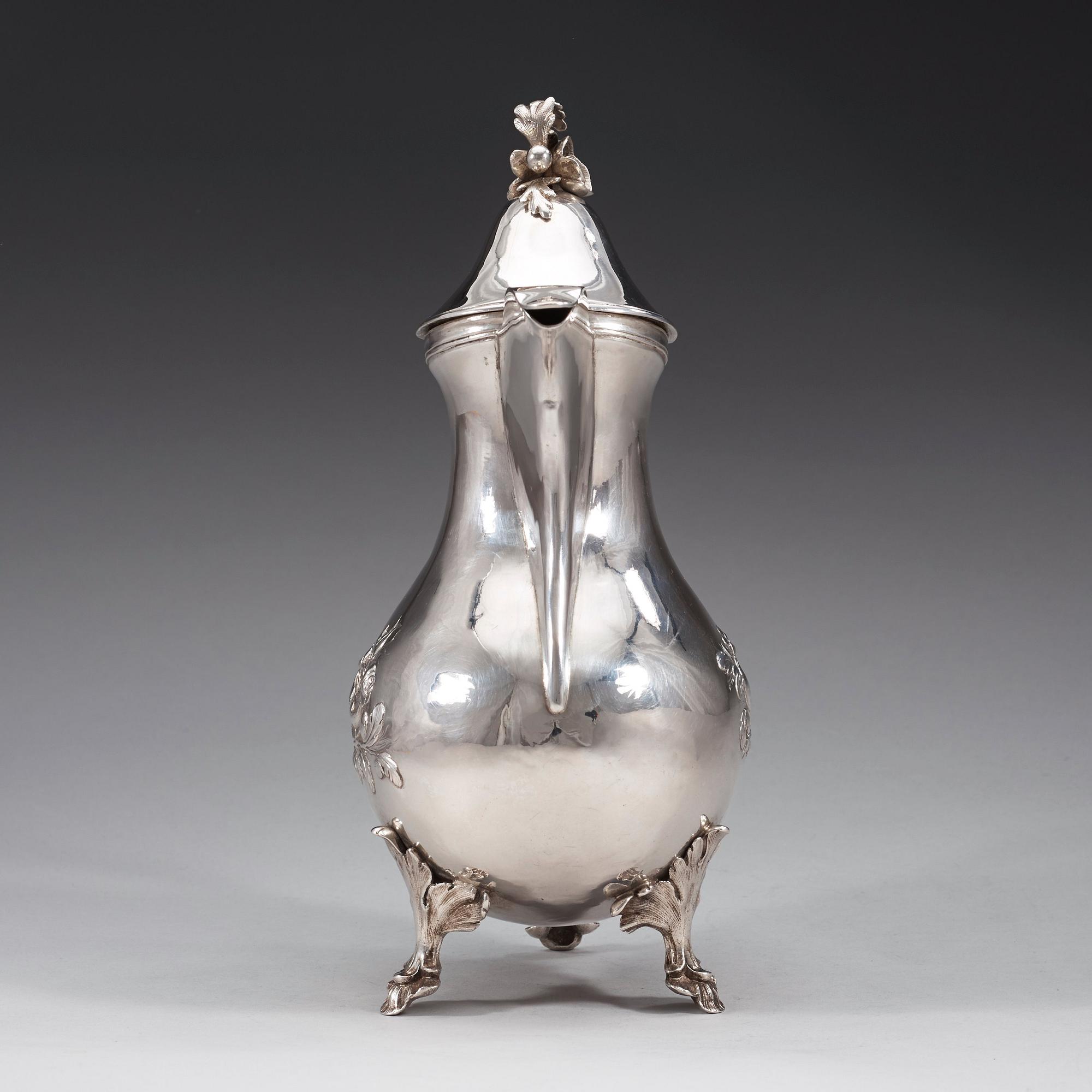 A Swedish 18th century silver coffee-pot, marks of Pehr Zethelius, Stockholm 1772.