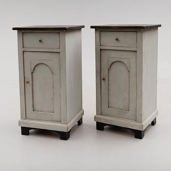 SÄNGBORD, 1 par, 1900-talets första hälft.