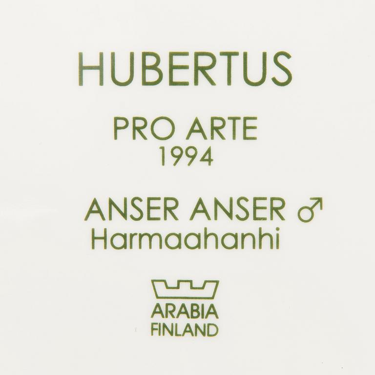 DORRIT VON FIEANDT, TALLRIKAR, 4 + 2 st, keramik, Hubertus-serien, Pro Arte, Arabia Finland 1990-tal.