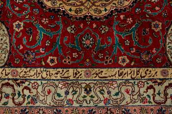 A carpet, semi-antique Tabriz, signed ca 335,5 x 256,5 - 261,5 cm.