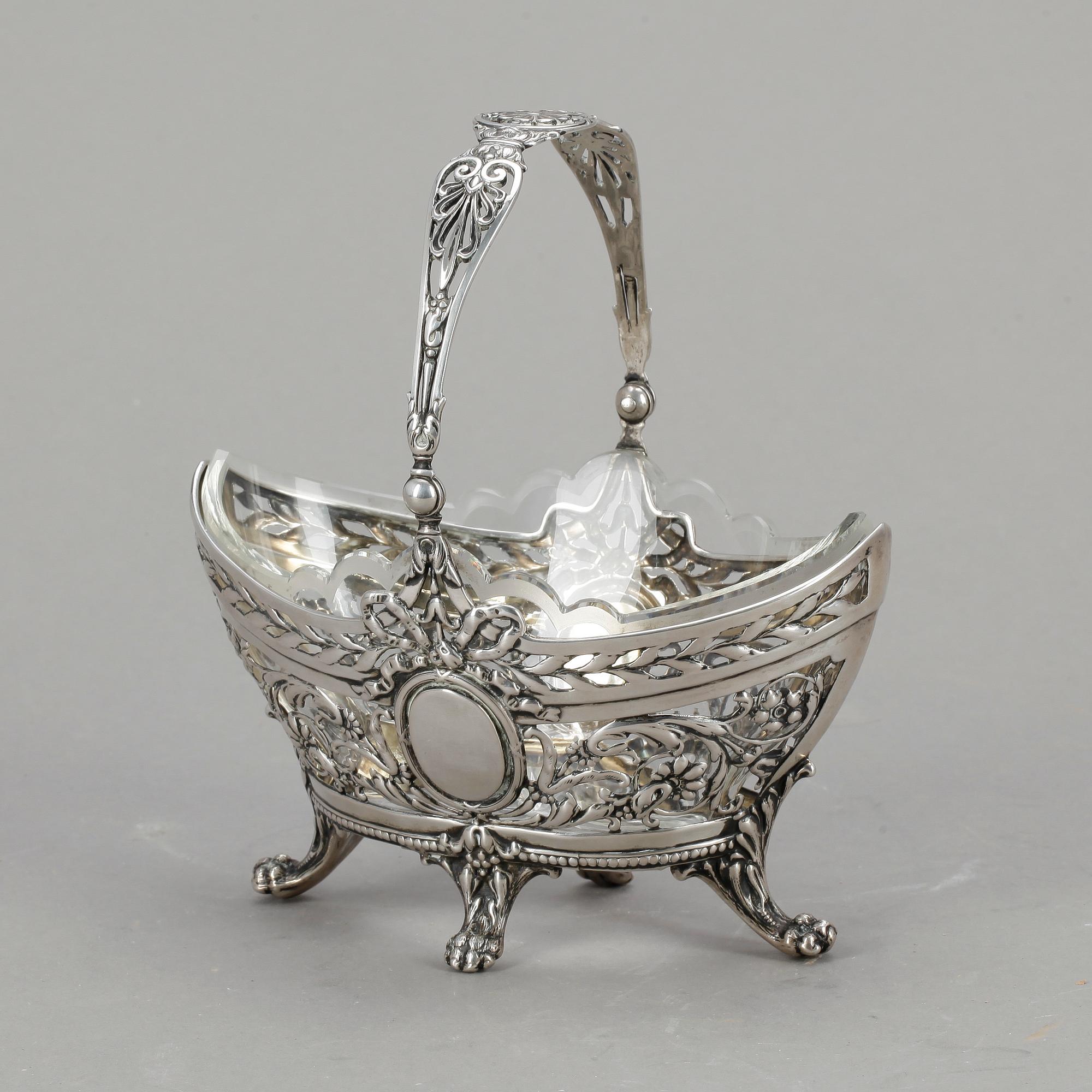SKÅL, silver med glasinsats, Tyskland, 1900-talets första hälft. Silvervikt ca 141g.