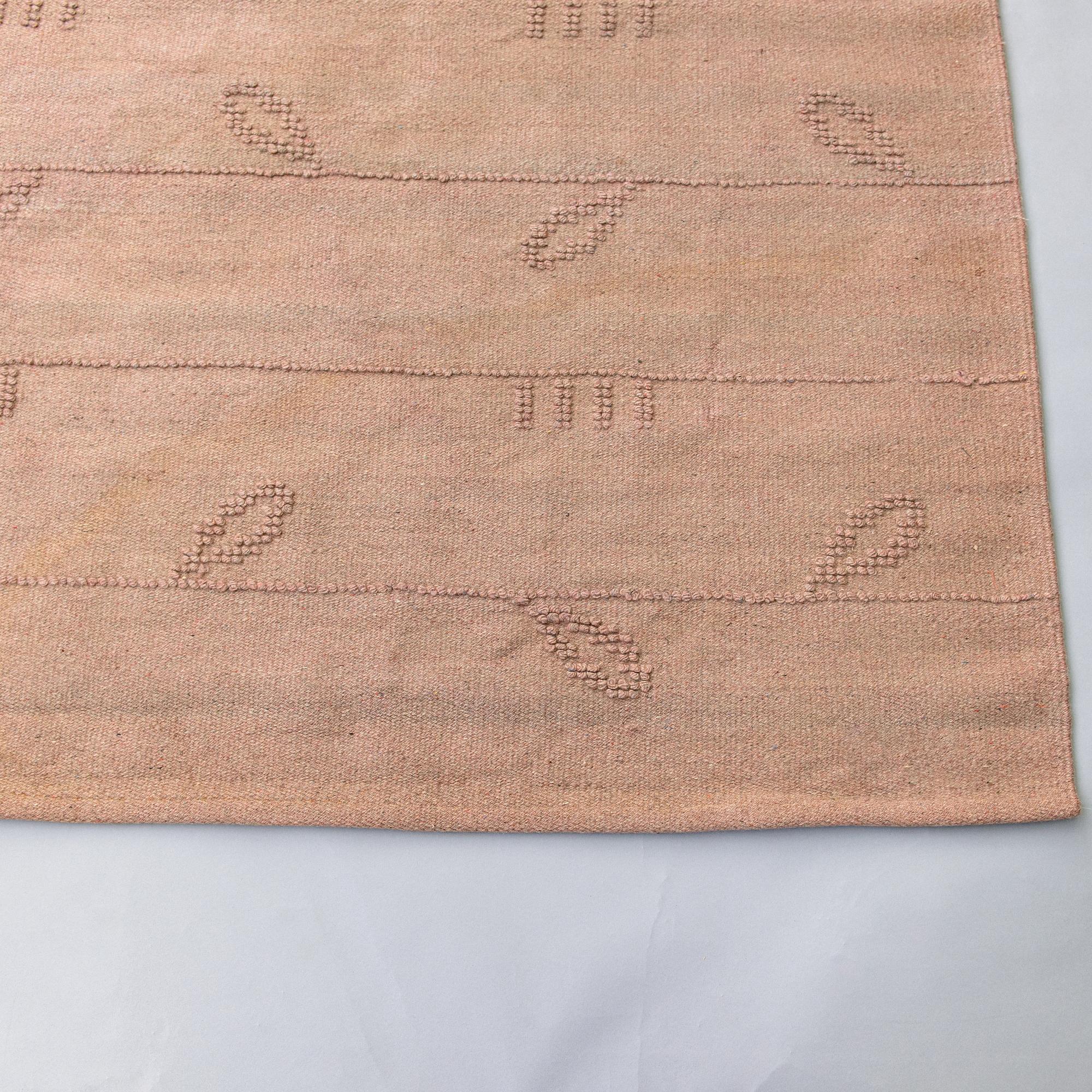 Rauha Vuorio-Aarnio, hårgarnsmatta, 1950-tal. Ca 245x165 cm.