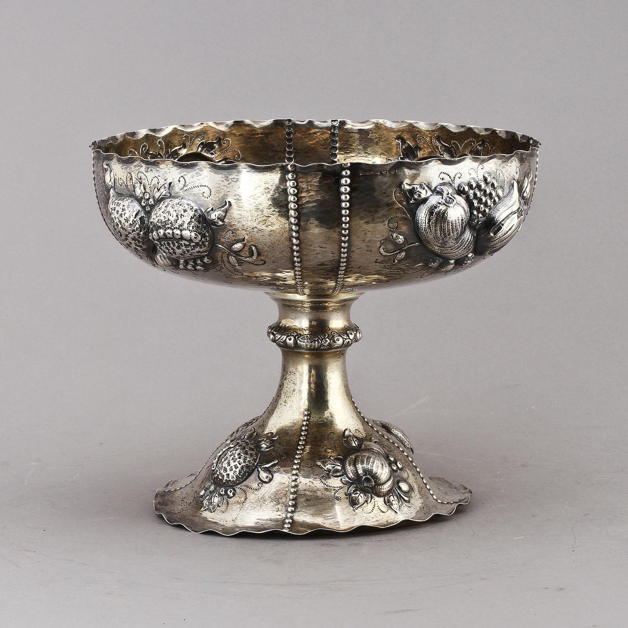 SKÅL på FOT, silver, C G Hallberg, Stockholm, 1914. Vikt 650 g.