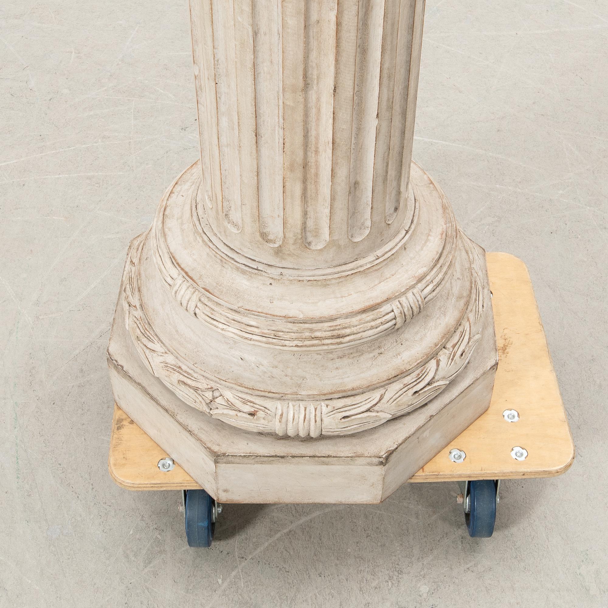 Piedestal Gustaviansk stil omkring 1900 eller äldre.