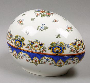 BONBONJÄR, porslin. Wien-liknande märkning. 1900-talets början.
