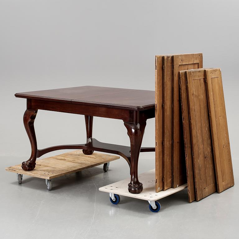 MATSALSMÖBLEMANG, 13 delar, senbarockstil, AB Mobilia, Malmö, 1900-talets första hälft.