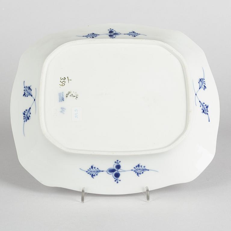 A 'Blue Fluted Plain' porcelain serving dish, Royal Copenhagen, model 359, 1898-1923.