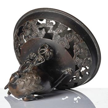 A large bronze censer with cover, Qing dynasty, 19th century.