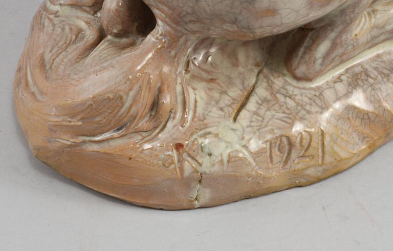 FIGURIN, stengods, signerad KA och och daterad 1921.