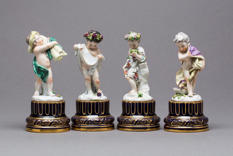 FIGURINER, 4 st, porslin, omkring 1900.