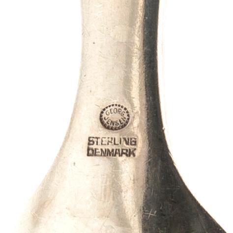 Johan Rodhe uppläggningsbestick 1 par "Konge/Acorn" silver för Georg Jensen Danmark 1900-talets andra hälft.