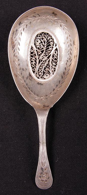 PARTI SILVER SAMT NYSILVER, 12 delar, sent 1800-tal till tidigt 1900-tal.