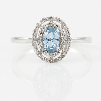 RING, 14K vitguld, diamanter tot ca 0.17 ct. och akvamariner ca 0.50 ct.