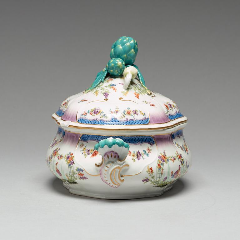 TERRIN med LOCK och FAT, porslin. Meissen, 1700-tal.