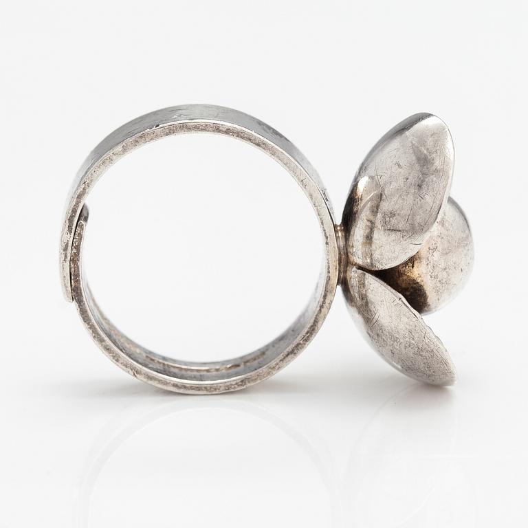 Elis Kauppi, A sterling silver ring. Kupittaan kulta, Turku 1970.