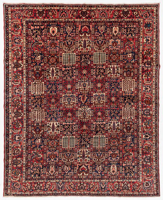 Carpet, Bakhtiari, approx. 380 x 305 cm.