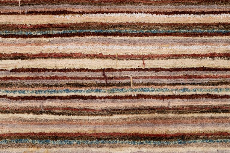 Rug, Pakistan, approx. 270 x 180 cm.