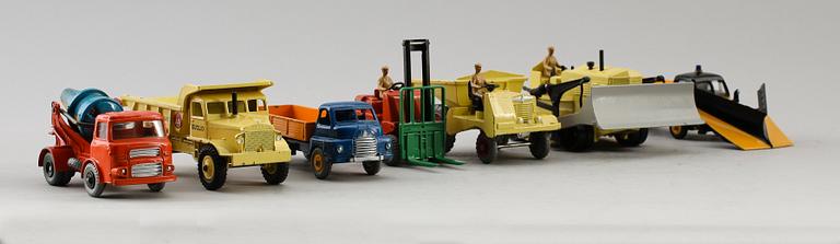 LEKSAKSBILAR, 7 st, Dinky Supertoys och Dinky Toys, 1900-talets mitt.